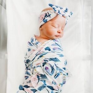 NWT NIB Milkmaid Goods Swaddle Blanket and Bow Set